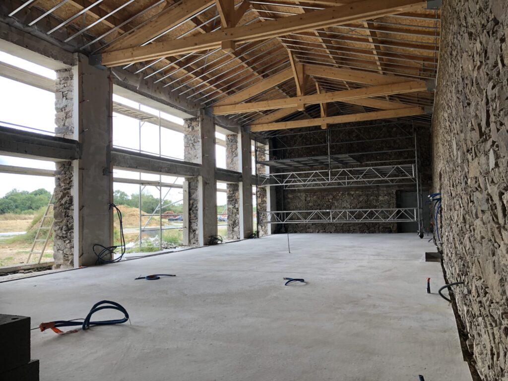 Transformation d'un bâtiment agricole en maison d'habitation à Tillières Atelier Stéphane Aiello architecte à Clisson