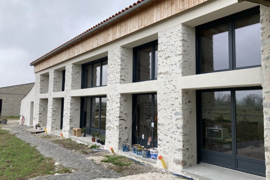 Transformation d'un bâtiment agricole en maison d'habitation (façade sud)